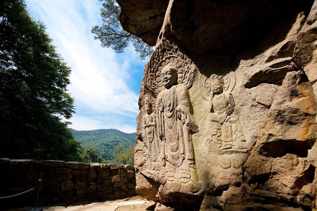 Rock-carved triad buddha in Seosan